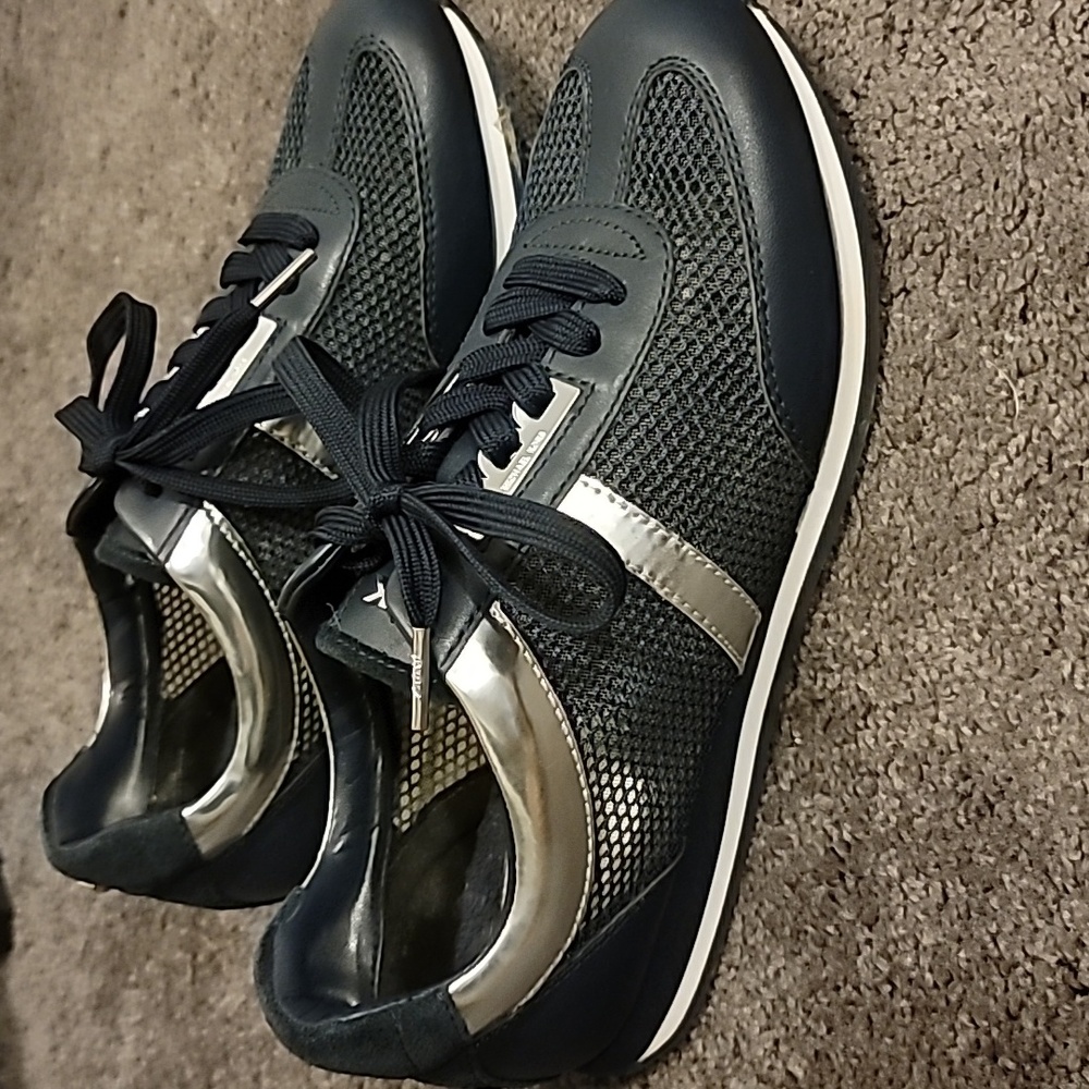 Shoes - Picture 4 of 4